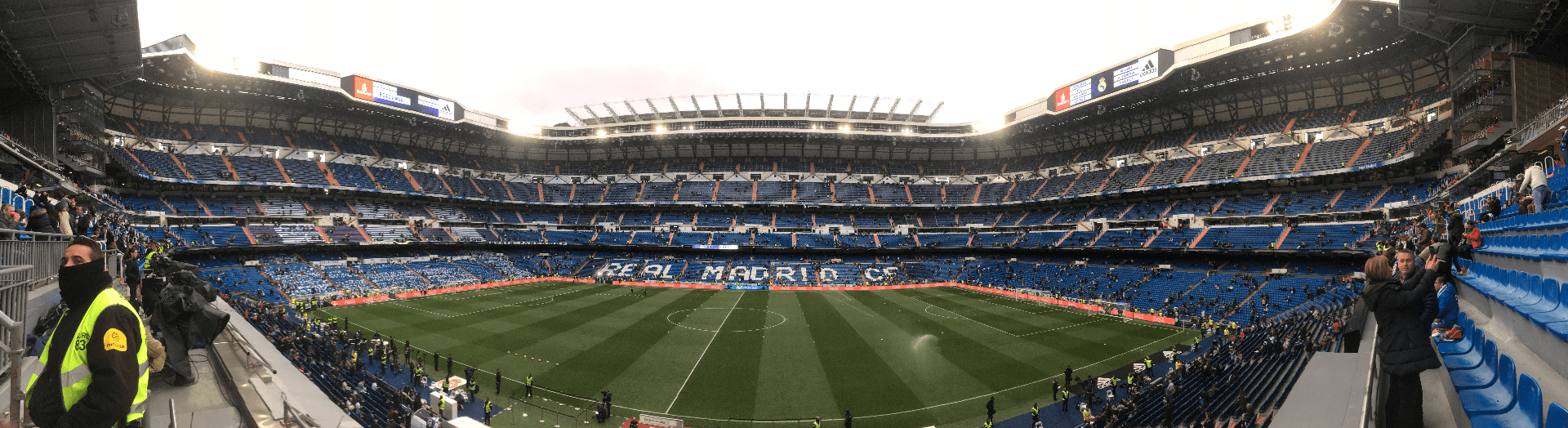Santiago Bernabéu Main Upper 335 Row 6